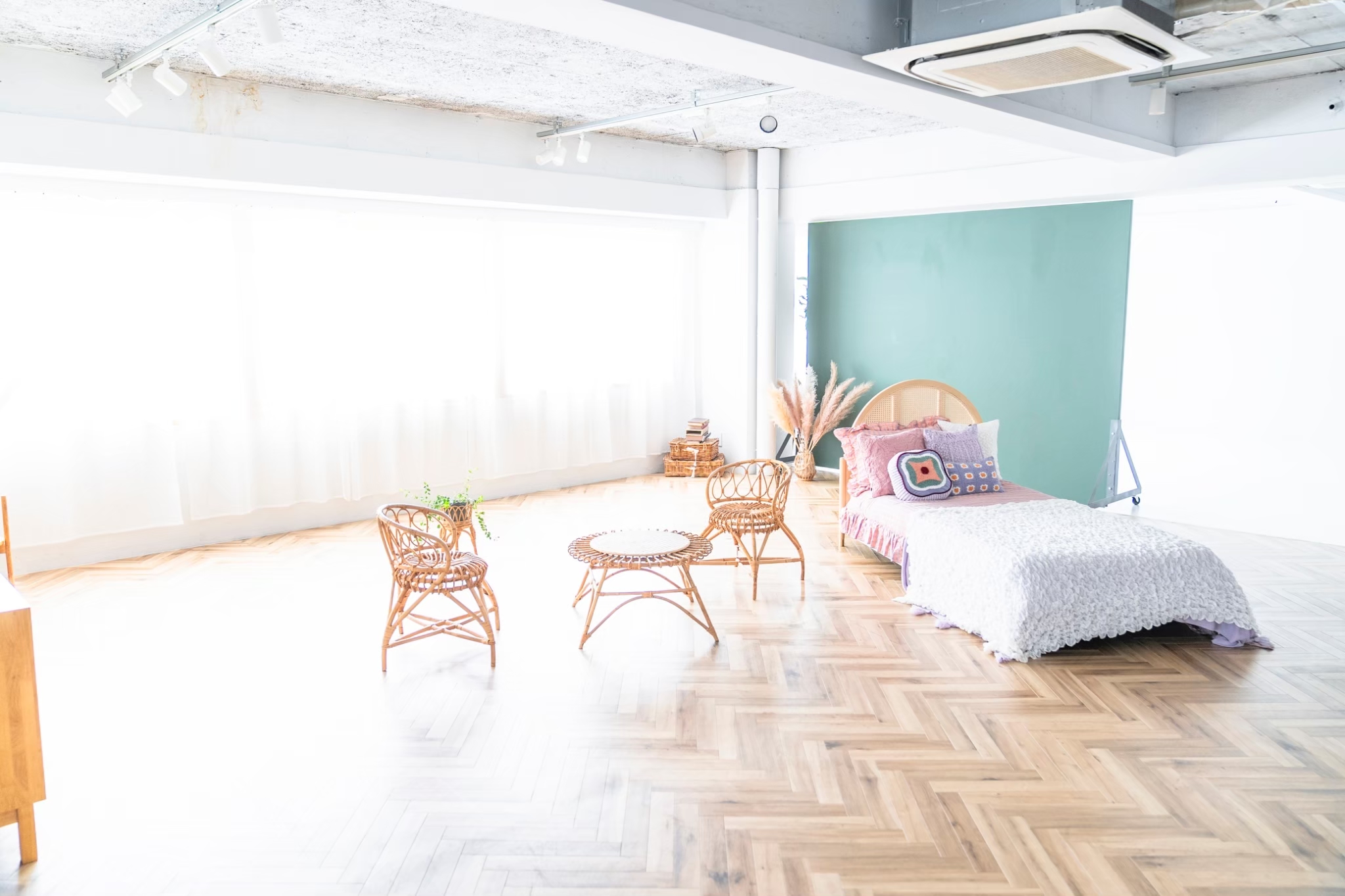 アパレル・モデル撮影に使える大阪の広いレンタルスタジオRoom01